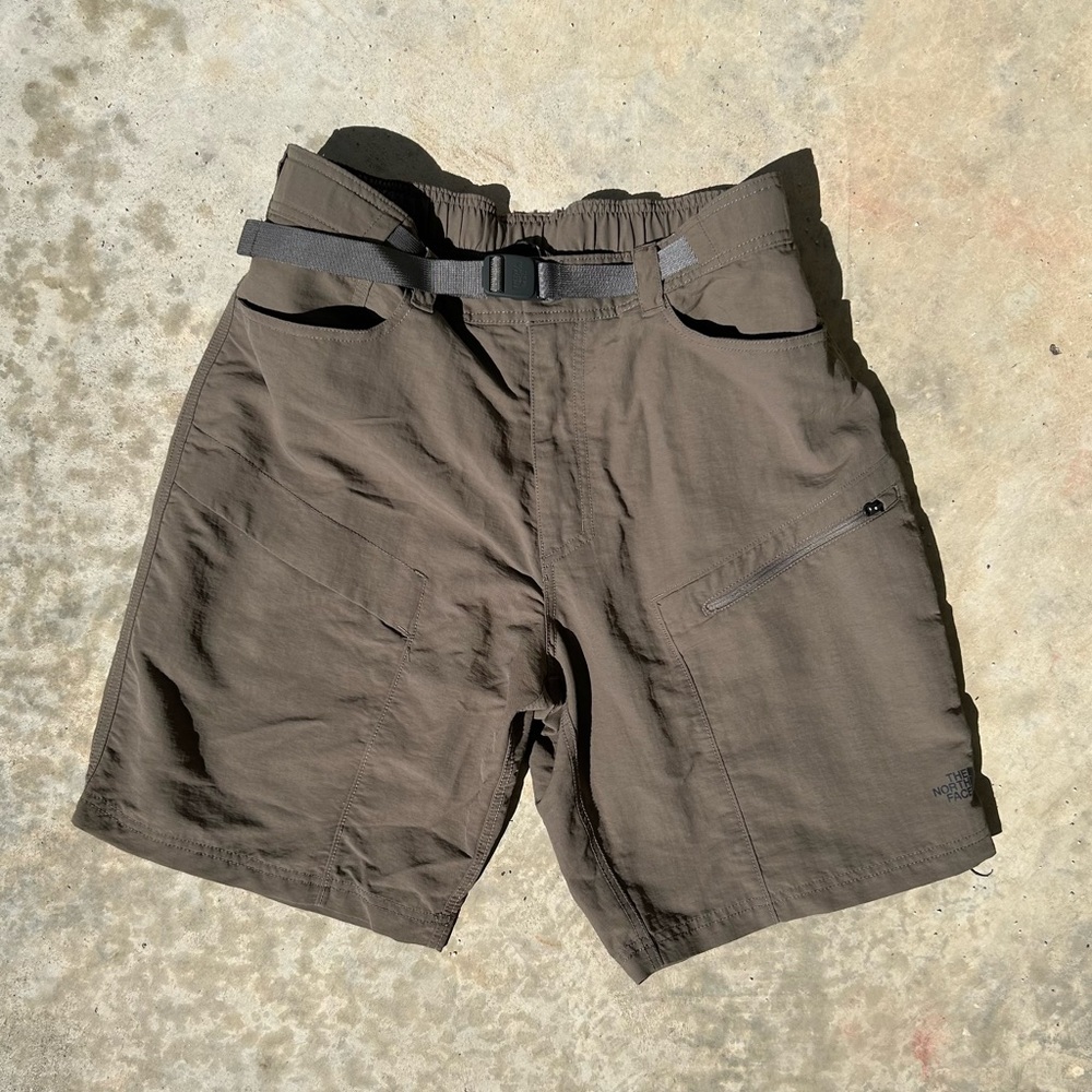 The North Face Men's Belted Hiking Cargo Shorts. Size Medium